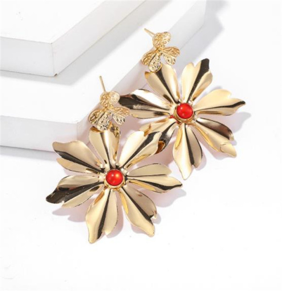 Cercei de dama din aur in forma de floare