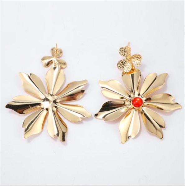 Cercei de dama din aur in forma de floare