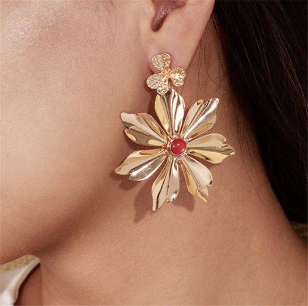 Cercei de dama din aur in forma de floare