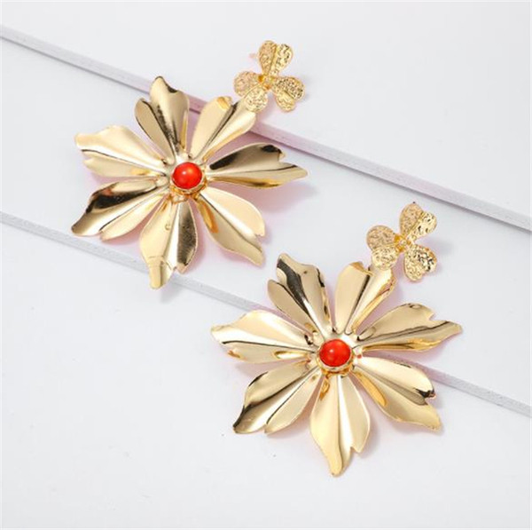 Cercei de dama din aur in forma de floare