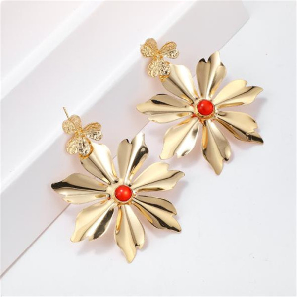 Cercei de dama din aur in forma de floare