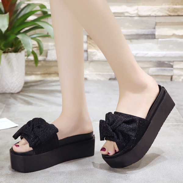 Papuci moderni de dama cu platforma inalta si panglica lucioasa