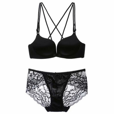 Stilīgs divdaļīgs apakšveļas komplekts ar mežģīnēm un aizdari priekšpusē