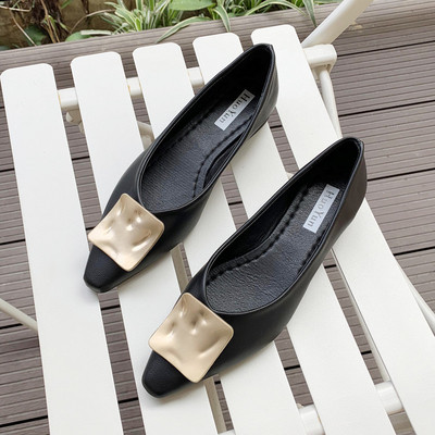 Modern női bőr cipő fém elemmel