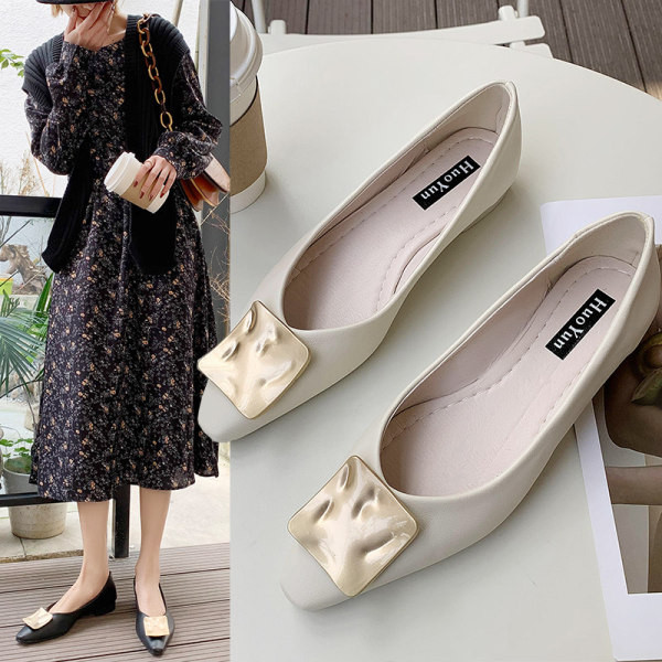 Modern női bőr cipő fém elemmel