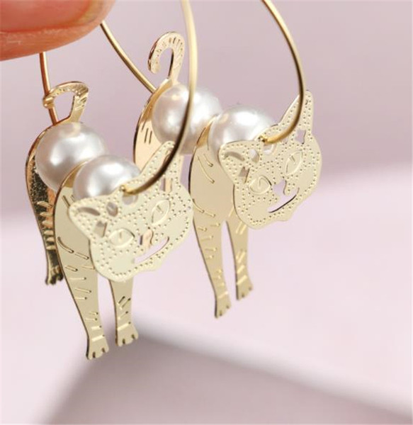 Kassi disainiga kuldsed naiste kõrvarõngad