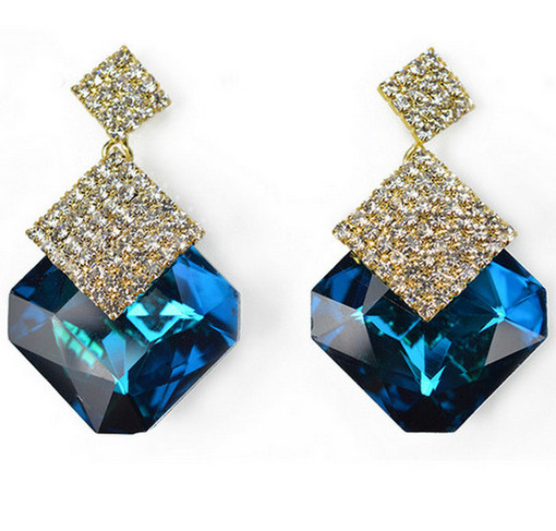 Elegáns női fülbevaló nagy kővel