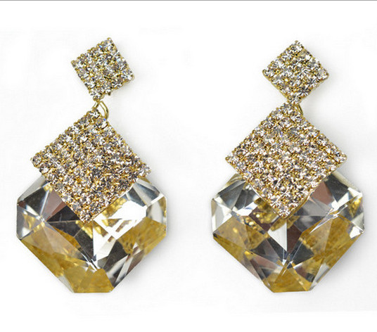 Elegáns női fülbevaló nagy kővel