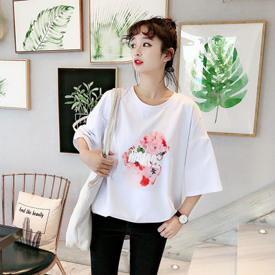 Tricou alb casual și aplicație