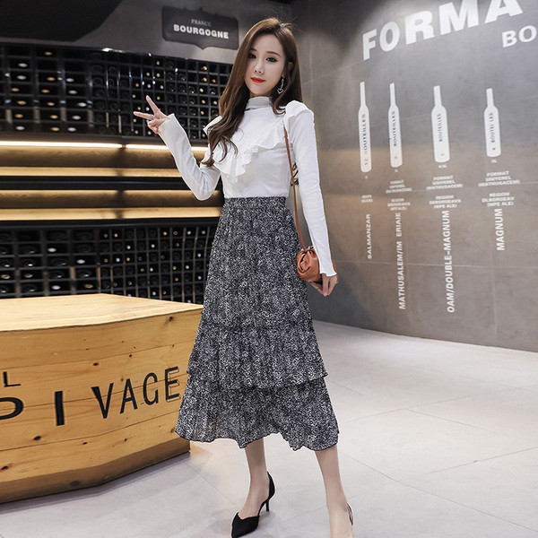 Fusta de dama model decupat cu model floral - talie inalta