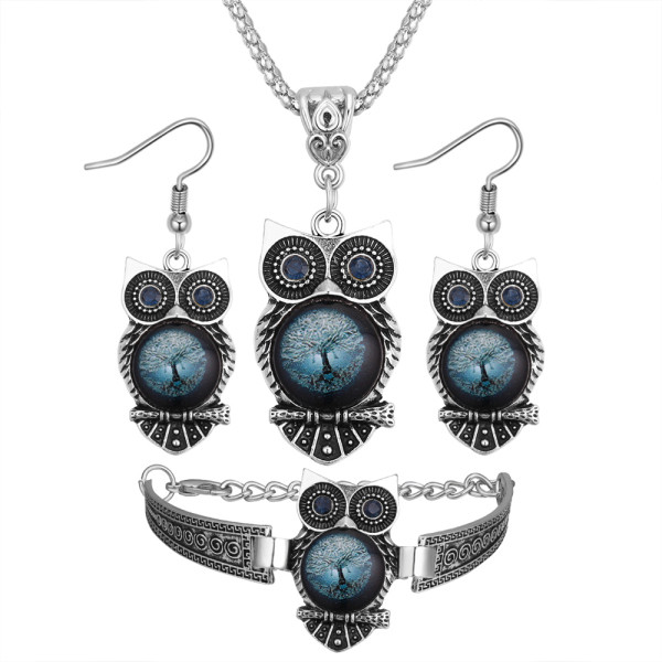 Sieviešu komplekts kaklarota, auskari un rokassprādze ar pūci