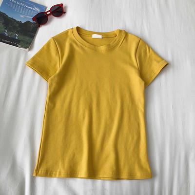 Paprastas moteriškas marškinėlių modelis su apvalia iškirpte