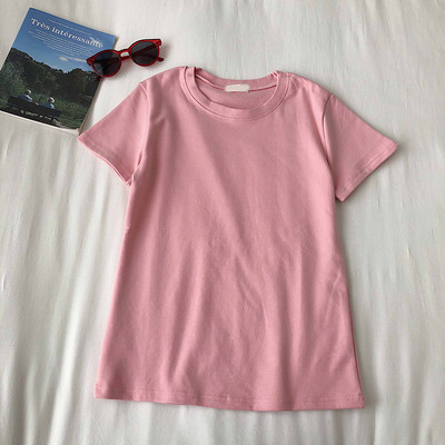 Paprastas moteriškas marškinėlių modelis su apvalia iškirpte