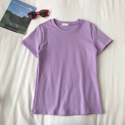 Paprastas moteriškas marškinėlių modelis su apvalia iškirpte