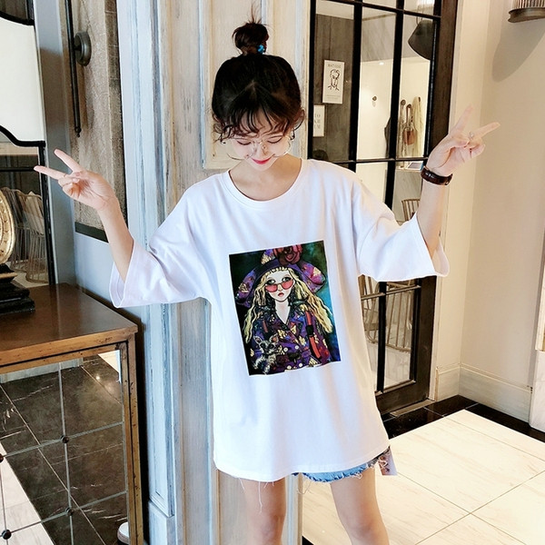 Nyári női póló rátéttel és rövid ujjal