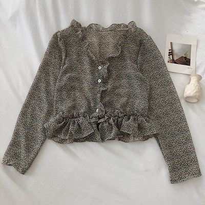 Cămașă modernă de damă cu bucle și decolteu spitz