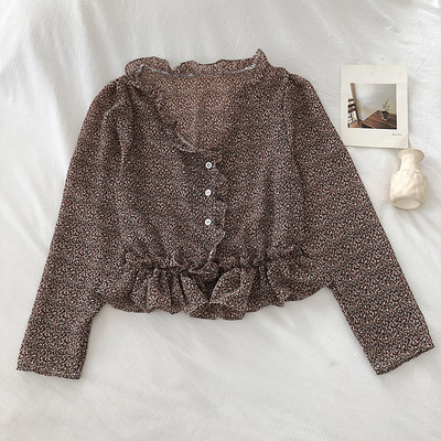 Cămașă modernă de damă cu bucle și decolteu spitz