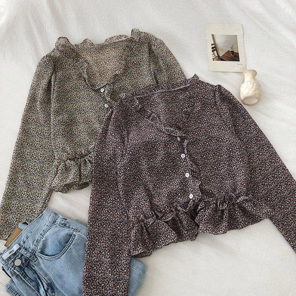 Cămașă modernă de damă cu bucle și decolteu spitz