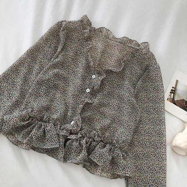 Cămașă modernă de damă cu bucle și decolteu spitz