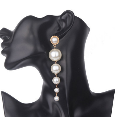 Különböző méretű női gyöngy fülbevalók