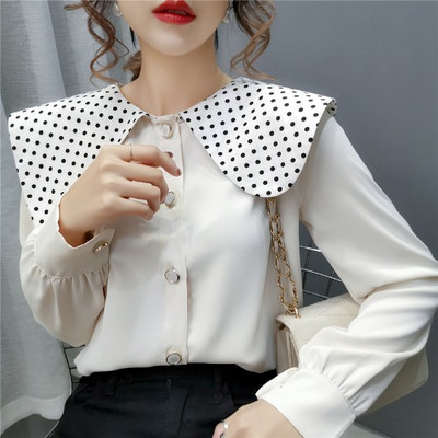 Naujo modelio moteriški marškiniai su ovalia iškirpte su taškeliais