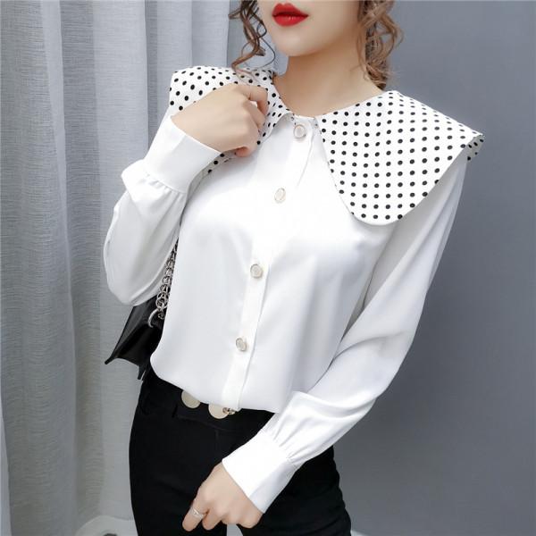 Naujo modelio moteriški marškiniai su ovalia iškirpte su taškeliais