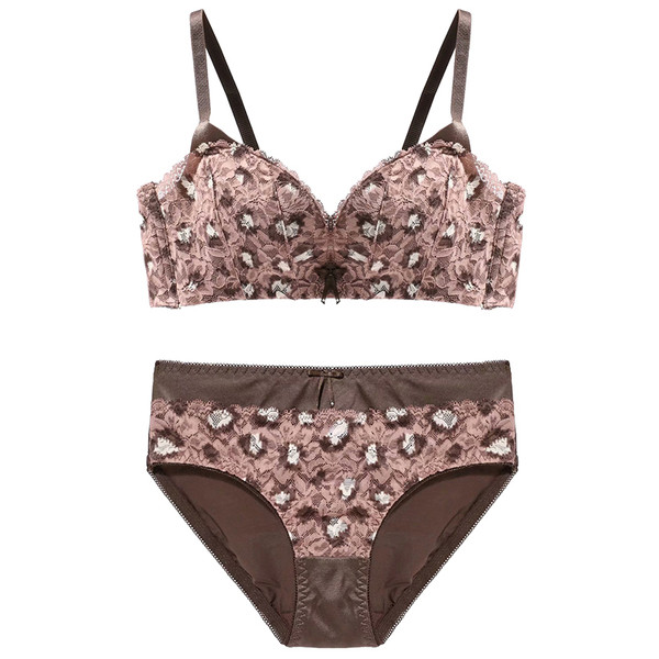 Intīma apakšveļa divās daļās - krūšturis un bikini ar dažādiem rakstiem