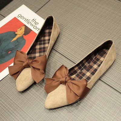 Modern női cipő lapos talppal és szalaggal