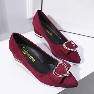 Modern női cipő csatos hegyes modellel - öko bőrből