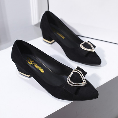 Modern női cipő csatos hegyes modellel - öko bőrből