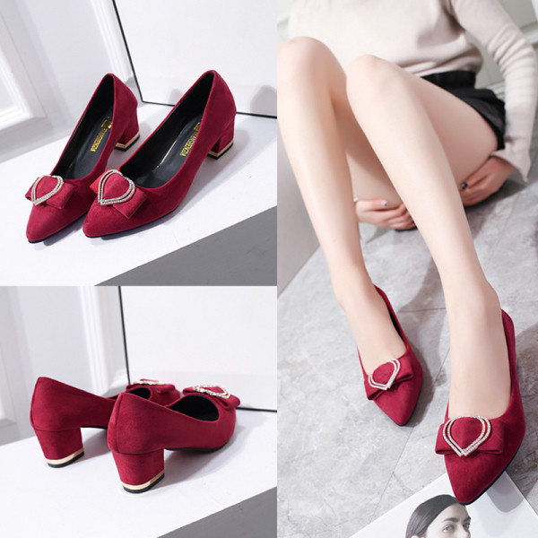 Modern női cipő csatos hegyes modellel - öko bőrből