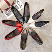 Lapos talpú, hegyes női bőrcipő