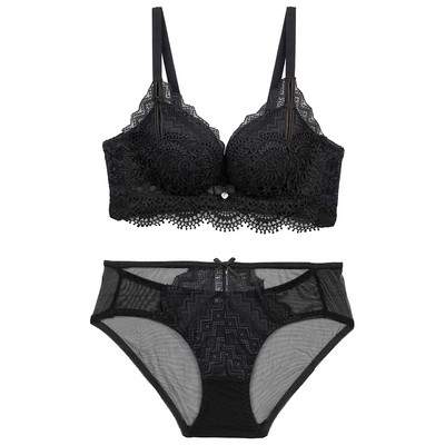 Csipke fehérnemű szett két részből - párnázott melltartó és bikini