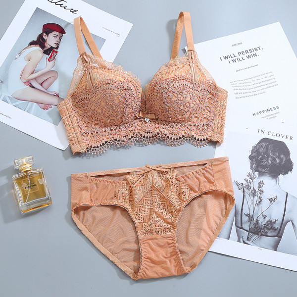 Csipke fehérnemű szett két részből - párnázott melltartó és bikini