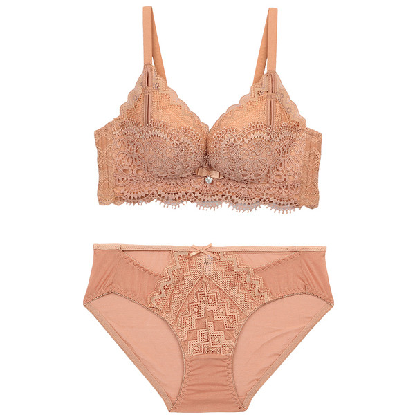 Csipke fehérnemű szett két részből - párnázott melltartó és bikini