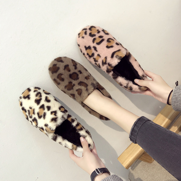 Leopardimustriga vabaaja naiste sulemokasiinid