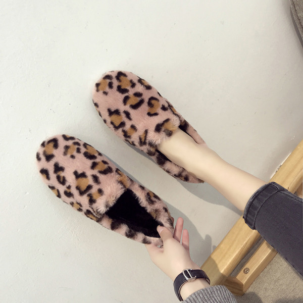 Leopardimustriga vabaaja naiste sulemokasiinid