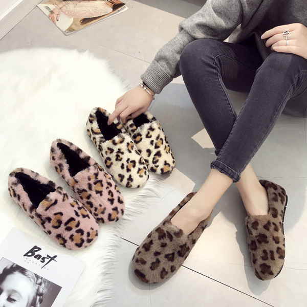 Leopardimustriga vabaaja naiste sulemokasiinid