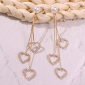 Női fülbevaló szívecskékkel