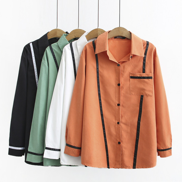 Moderna ženska košulja s klasičnim ovratnikom i džepom