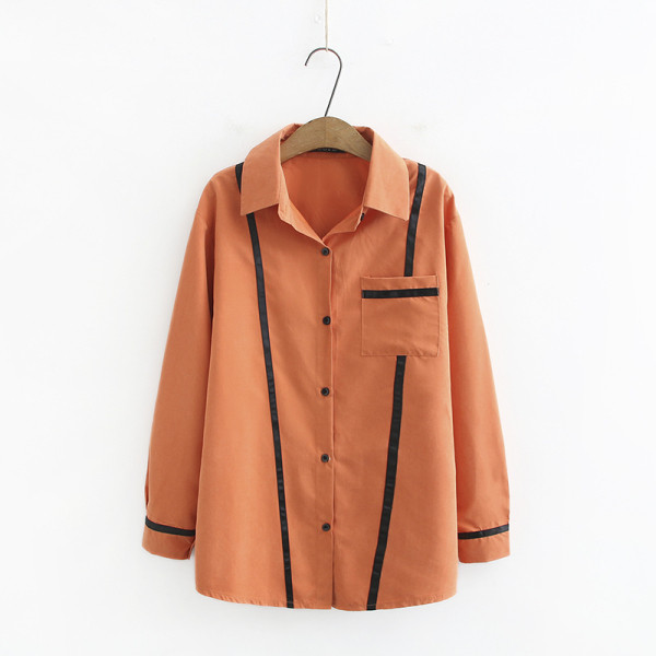 Moderna ženska košulja s klasičnim ovratnikom i džepom