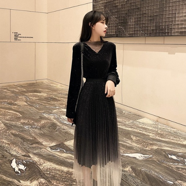 Gara sieviešu samta kleita ar garām piedurknēm