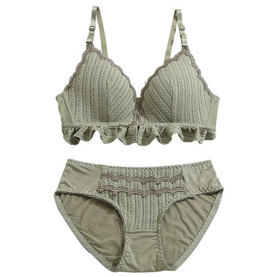 Set casual din două părți - un sutien triunghiular și bikini