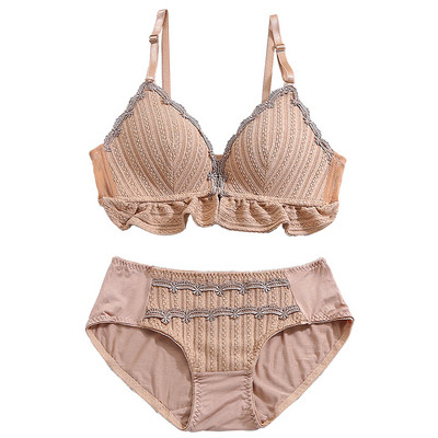 Set casual din două părți - un sutien triunghiular și bikini