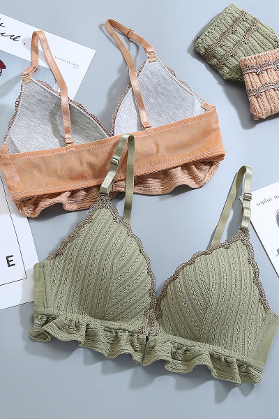 Set casual din două părți - un sutien triunghiular și bikini