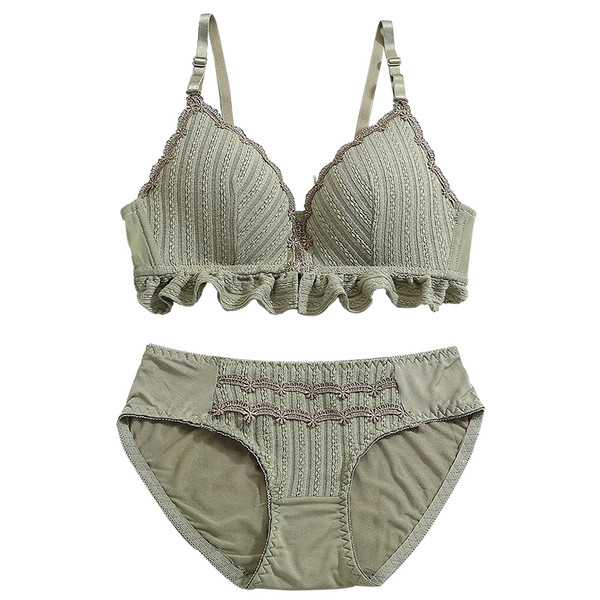 Set casual din două părți - un sutien triunghiular și bikini