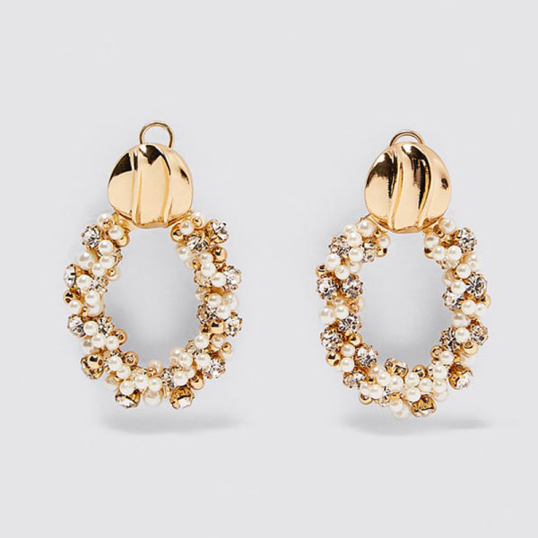 Kerek női fülbevaló gyöngyből és kövekből