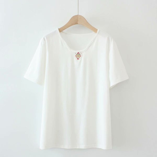 Hímzéses, rövid ujjú női alkalmi póló