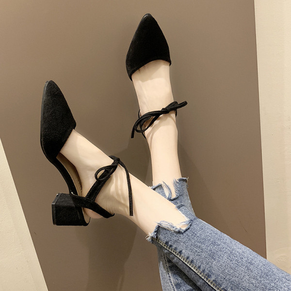 Sandale de damă strânse cu toc gros și șireturi