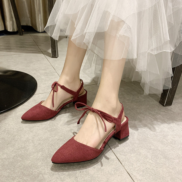 Sandale de damă strânse cu toc gros și șireturi